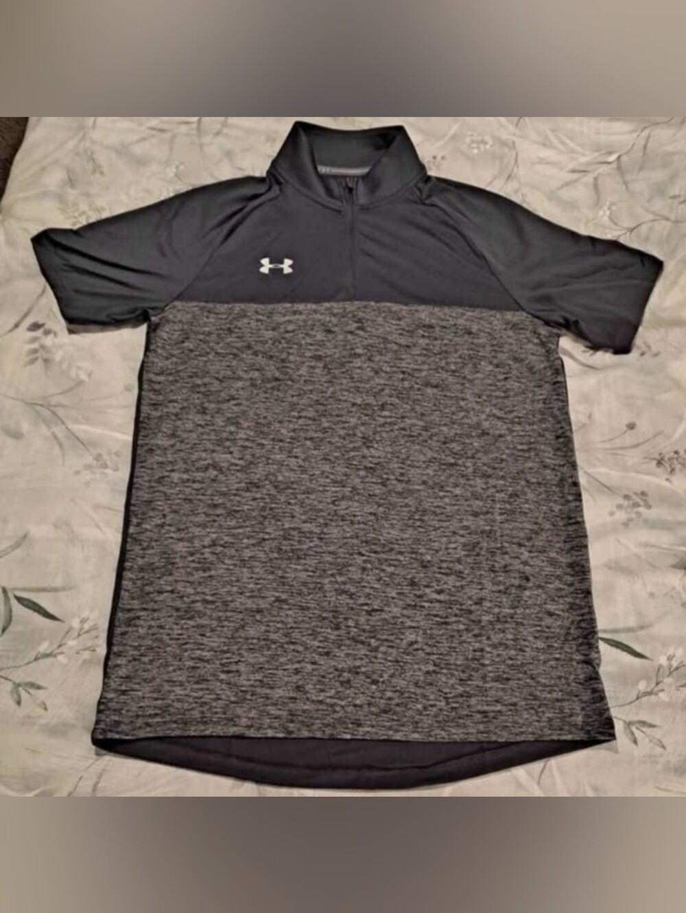 Under Armour Men's Charcoal Gray 1/4 Zip Shirt Size Small
